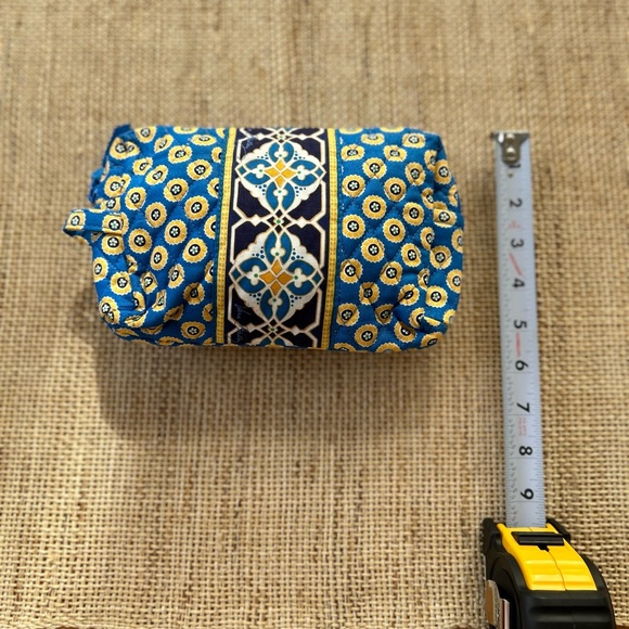 Vera Bradley Riviera Blue & Yellow Quilted & Lined Cosmetic Pouch. - Picture 5 of 6